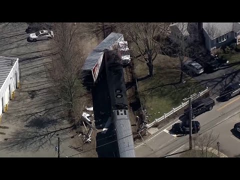 Comboio colide com camião desatendido em Massachusetts